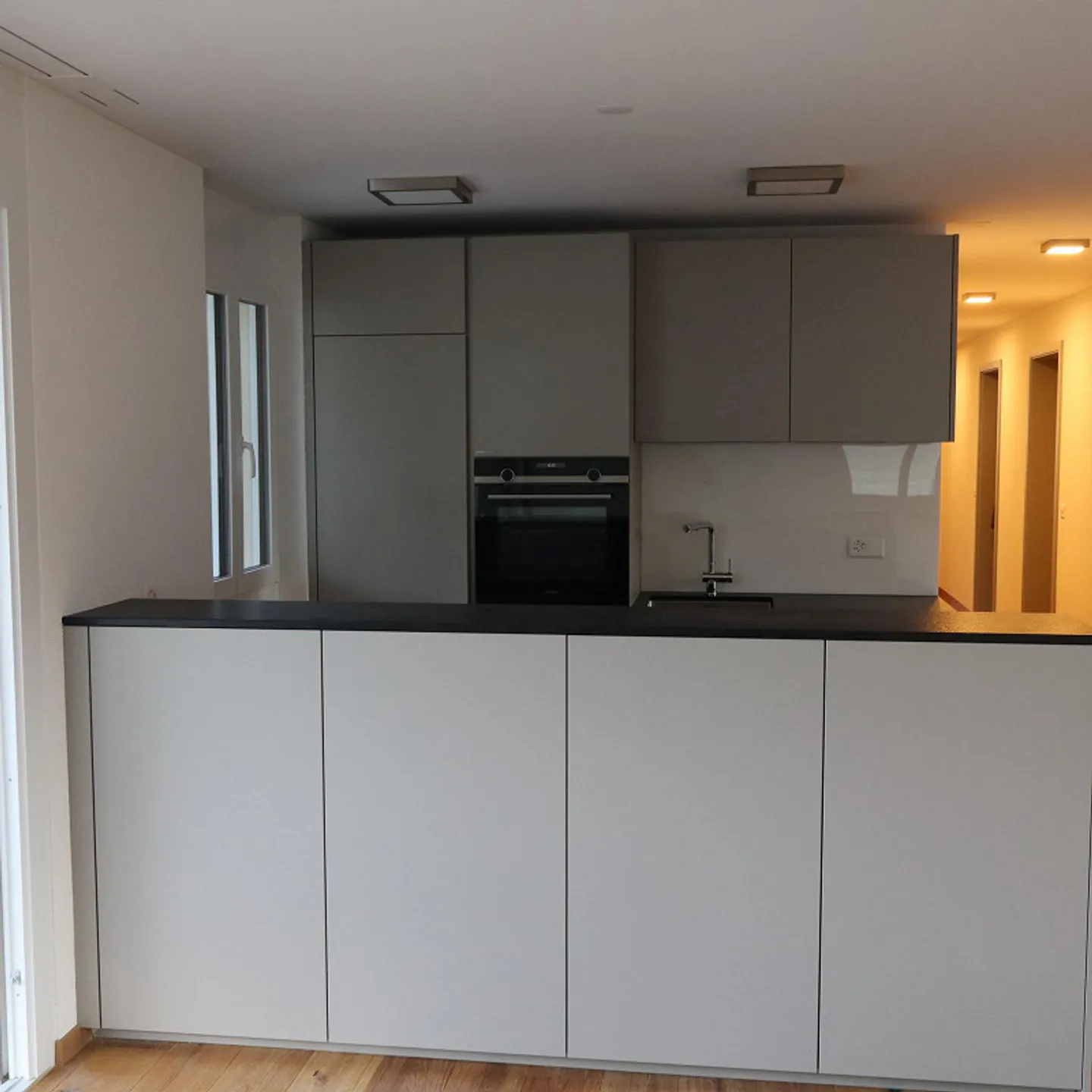 Première occupation : Appartement lumineux de 3,5 pièces dans le meilleur emplacement de Davos Platz - Photo 3 sur 9