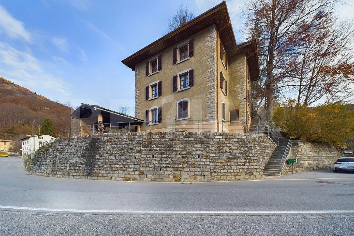 Historisches Tessiner Haus mit Panoramablick und großzügigem Grundstück - Foto 1 von 13