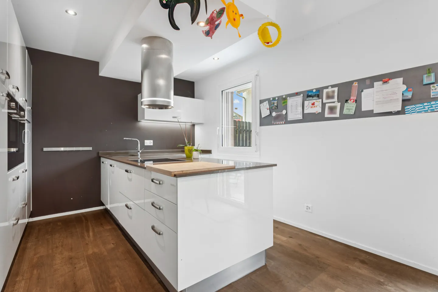 Pretty single-family house with 5.5 rooms near Lake Neuchâtel - Photo 3 of 11