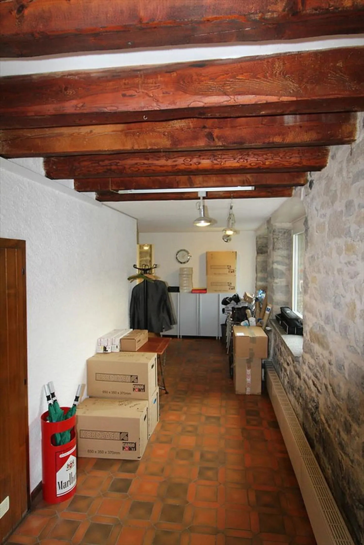 Administrative space with character 2 minutes from downtown - Photo 4 of 12