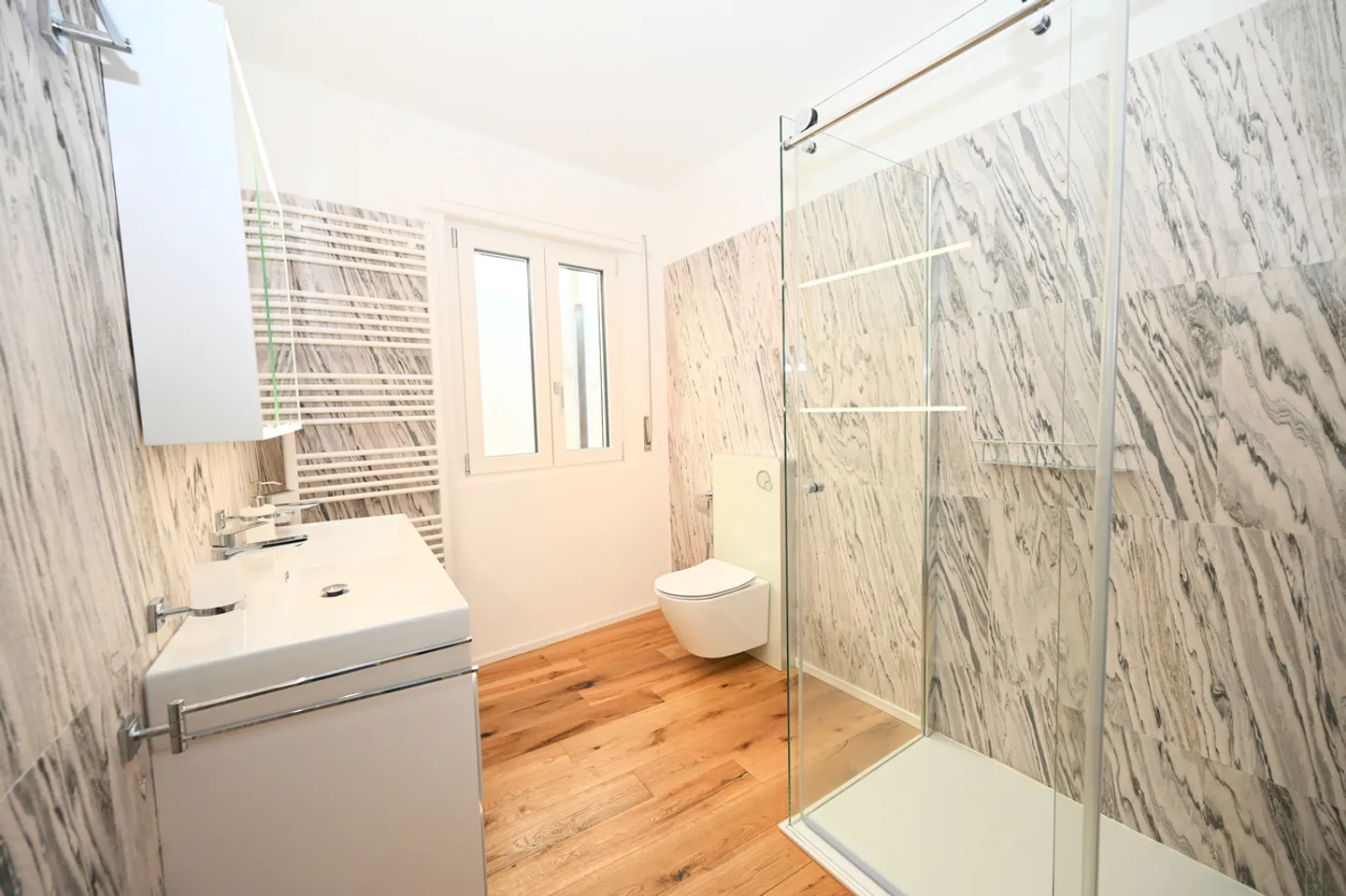 Vollständig renovierte Wohnung mit 180° Seeblick - Foto 14 von 18