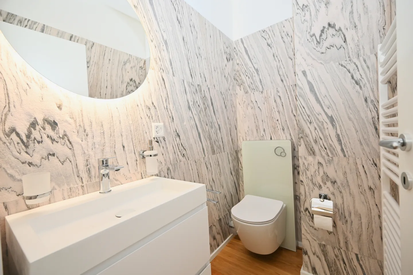 Vollständig renovierte Wohnung mit 180° Seeblick - Foto 16 von 18