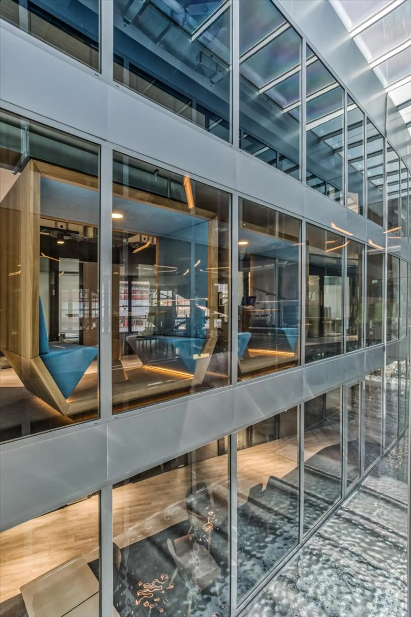 Bureaux privés ou partagés, tout équipés, co-working et salles de réunion - Photo 2 sur 10