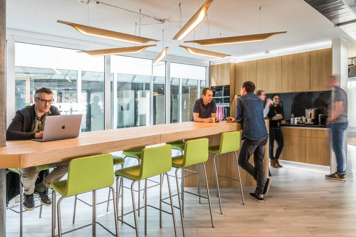 Bureaux privés ou partagés, tout équipés, co-working et salles de réunion - Photo 3 sur 10