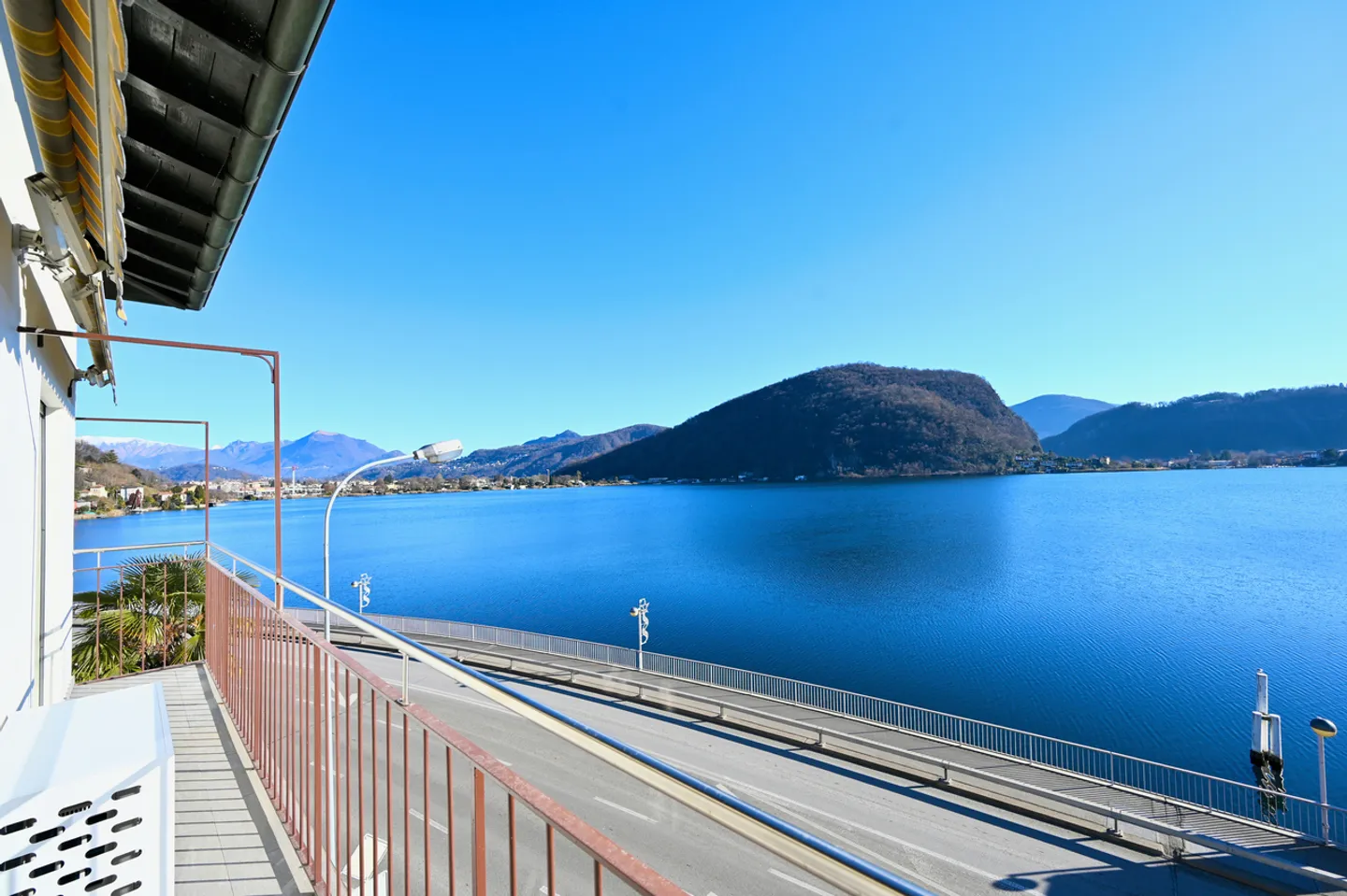 Vollständig renovierte Wohnung mit 180° Seeblick - Foto 4 von 18