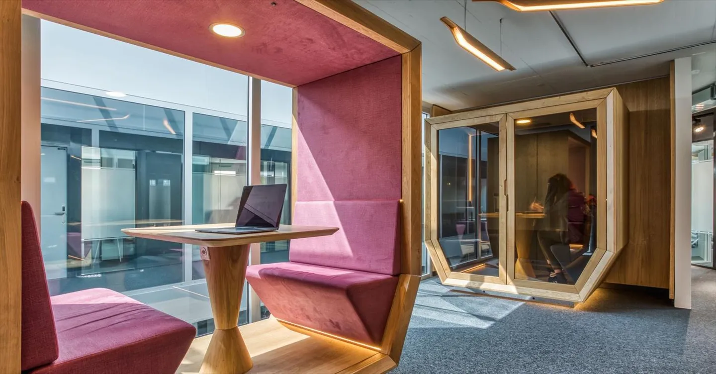 Bureaux privés ou partagés, tout équipés, co-working et salles de réunion - Photo 5 sur 10