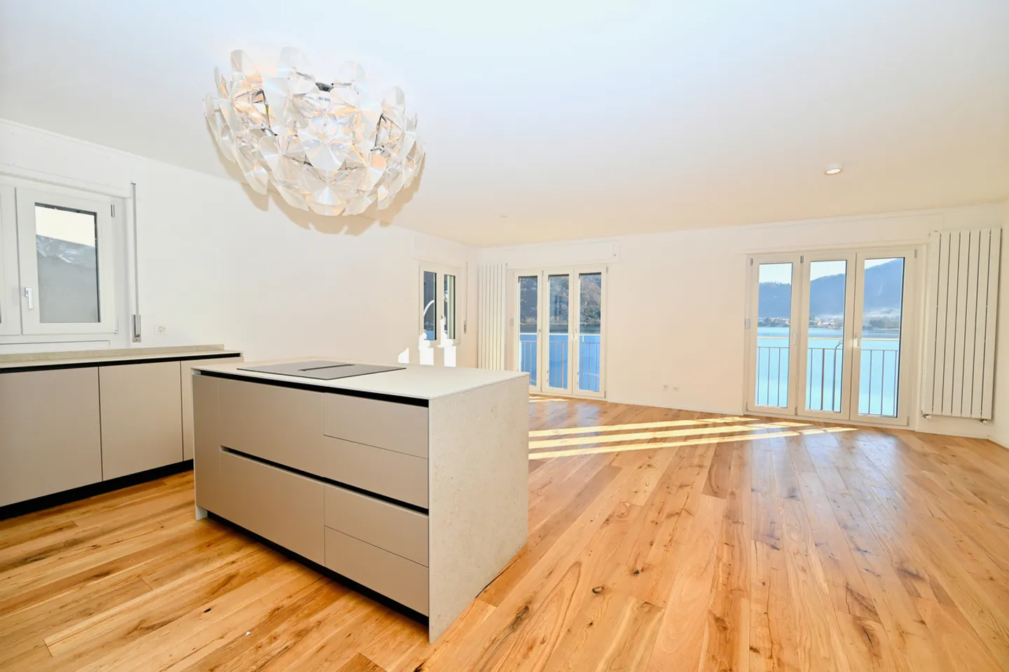 Vollständig renovierte Wohnung mit 180° Seeblick - Foto 6 von 18