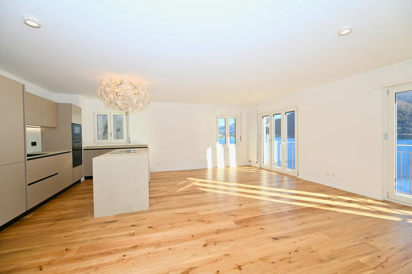 Vollständig renovierte Wohnung mit 180° Seeblick - Foto 8 von 18