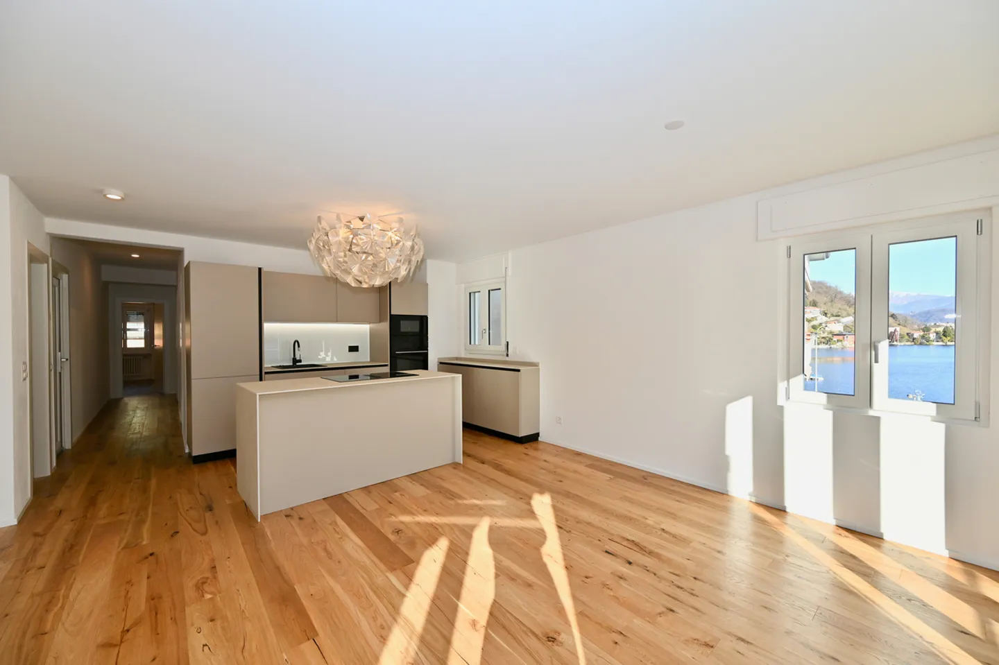 Vollständig renovierte Wohnung mit 180° Seeblick - Foto 9 von 18