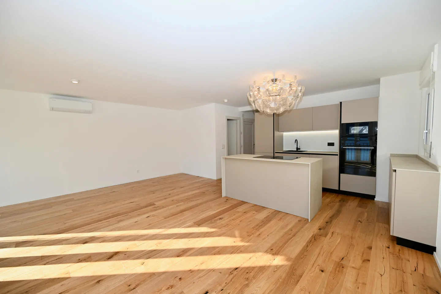 Vollständig renovierte Wohnung mit 180° Seeblick - Foto 10 von 18