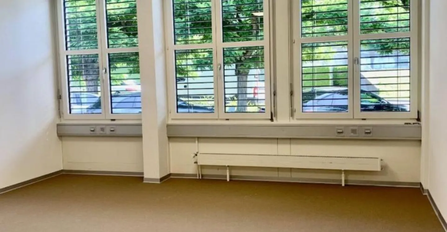 Hochwertiges Bürogebäude in sehr gutem Zustand zur Miete in Crissier nahe... - Foto 5 von 8