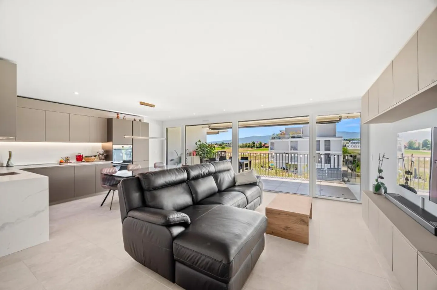 Magnifique appartement moderne et luxueux de 4,5 pièces - Photo 3 sur 10