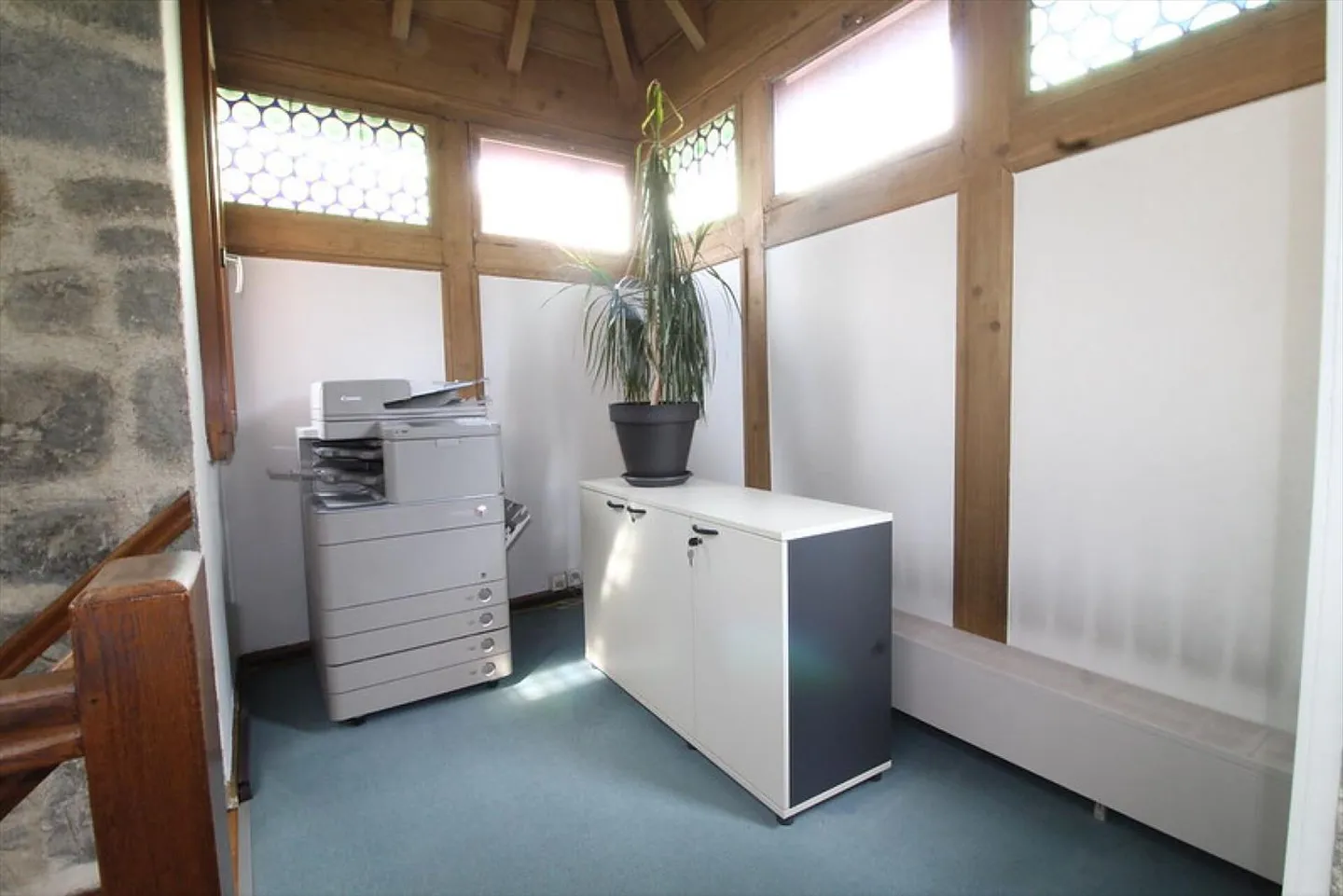 Administrative space with character 2 minutes from downtown - Photo 10 of 12