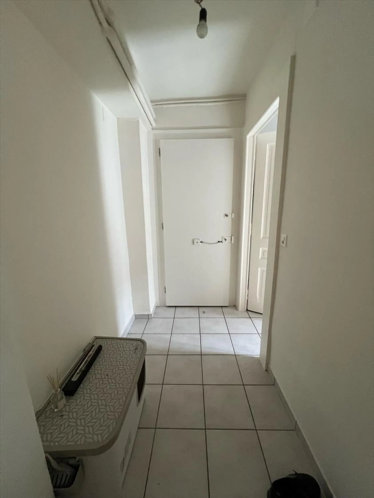Beautiful apartment with wardrobes and completely newly painted - Photo 3 of 8