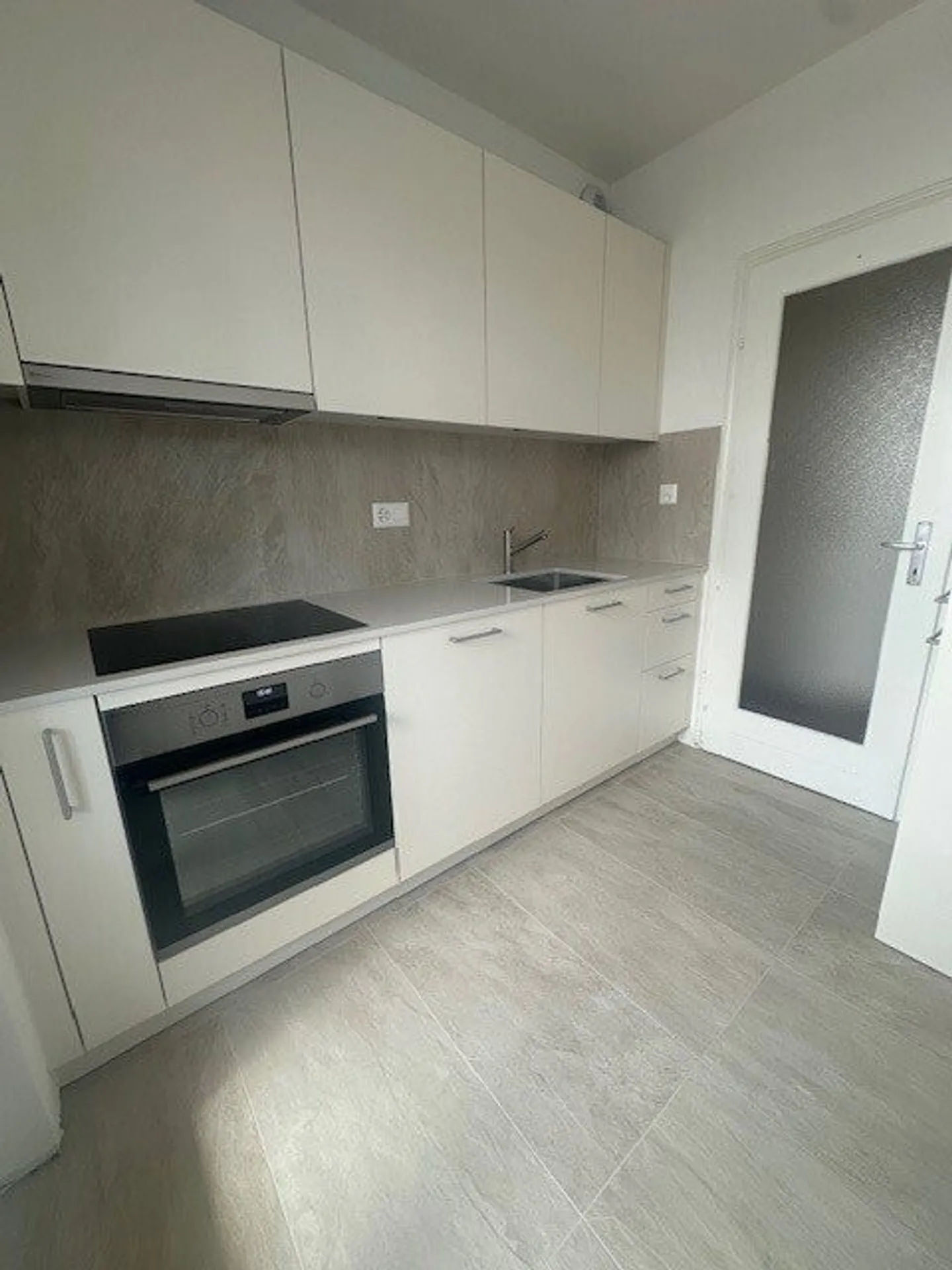 Beautiful two-room apartment in the center renovated! - Photo 1 of 7