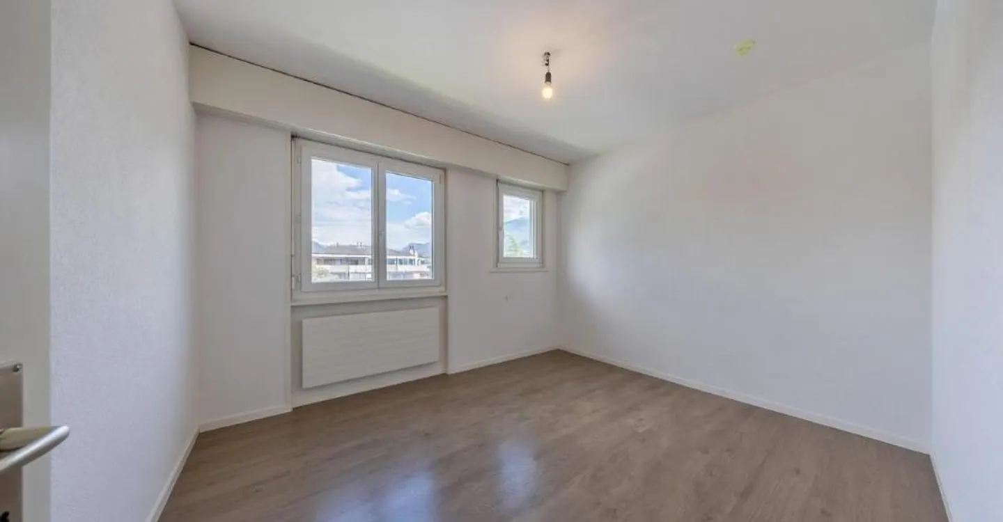 Ampio appartamento di 4.5 locali con balcone - Foto 4 di 9
