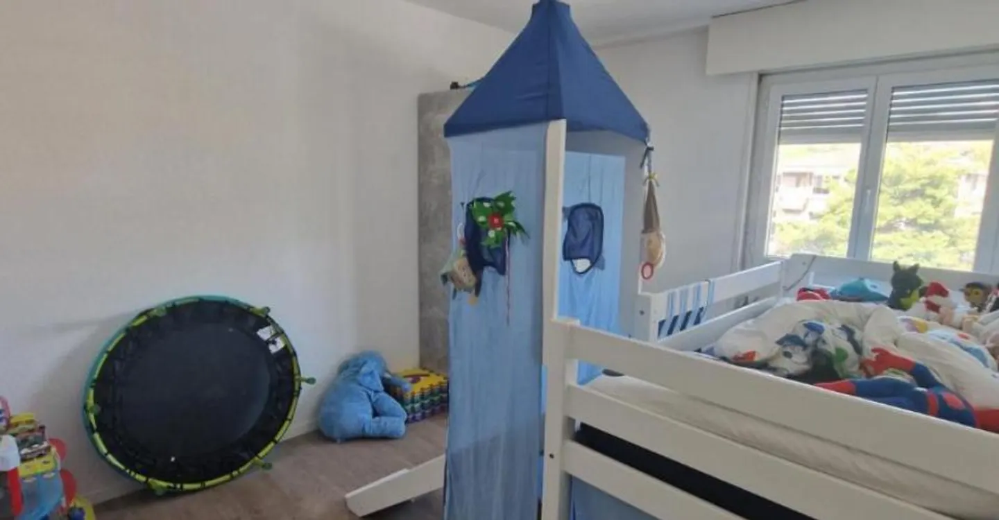 Ampio appartamento di 4.5 locali con balcone - Foto 9 di 9