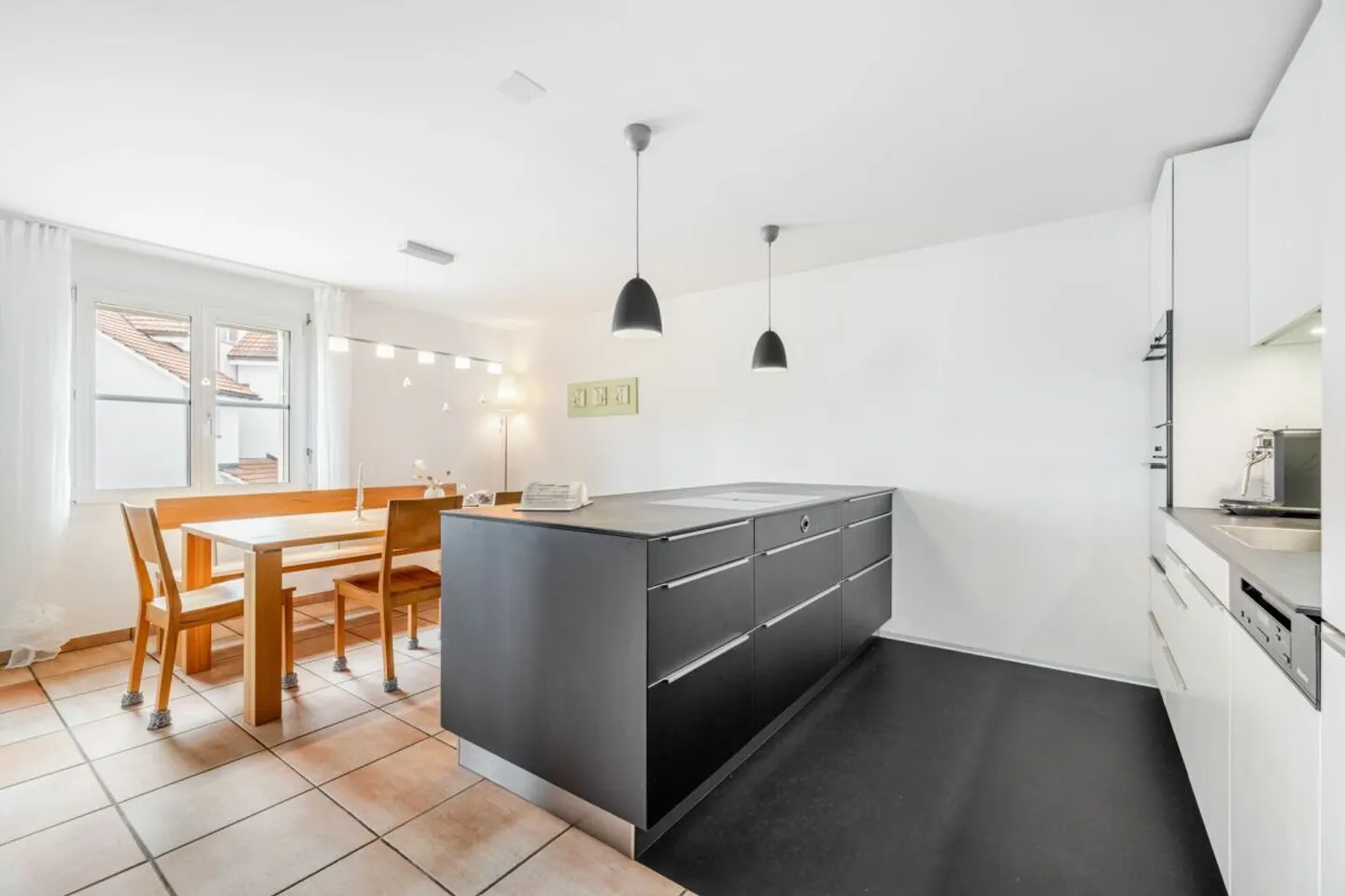 Dreamlike 6.5-room penthouse apartment with bright rooms and sunny balcony - Photo 4 of 9
