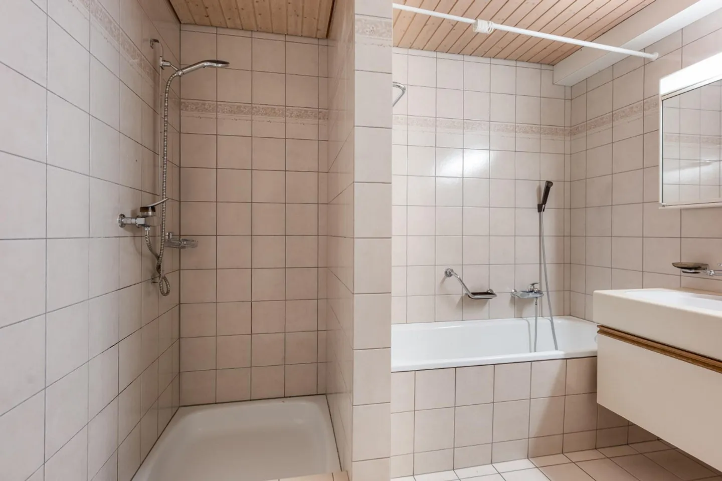 Appartement spacieux de 4,5 pièces avec grand balcon à Herisau - Photo 2 sur 6
