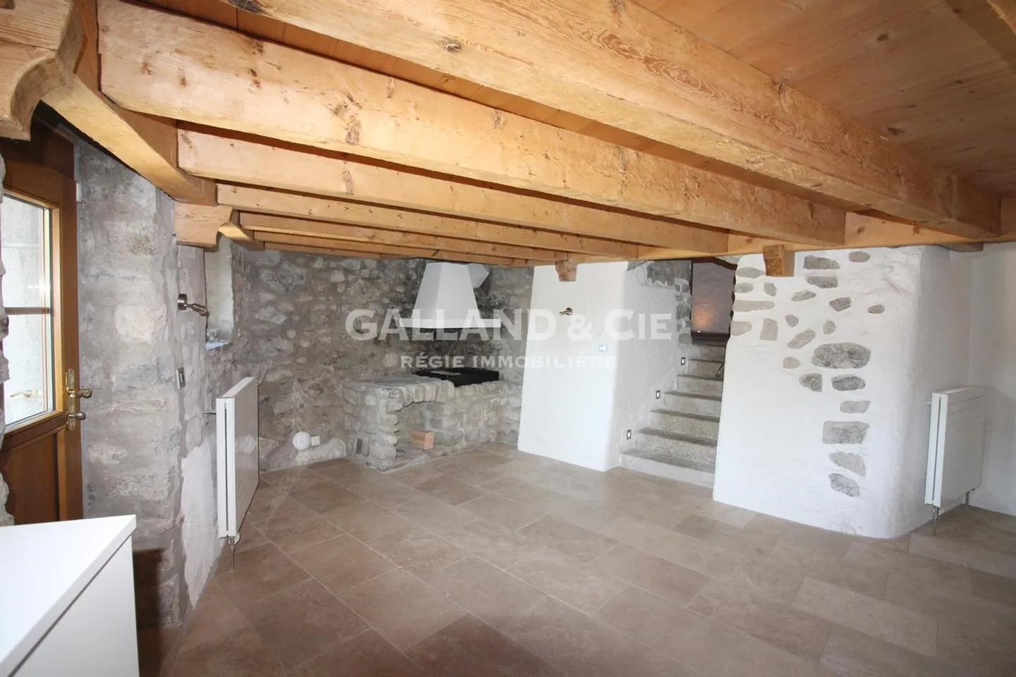Wunderschönes, vollständig renoviertes Dorfhaus mit 6½ Zimmern - Foto 3 von 13