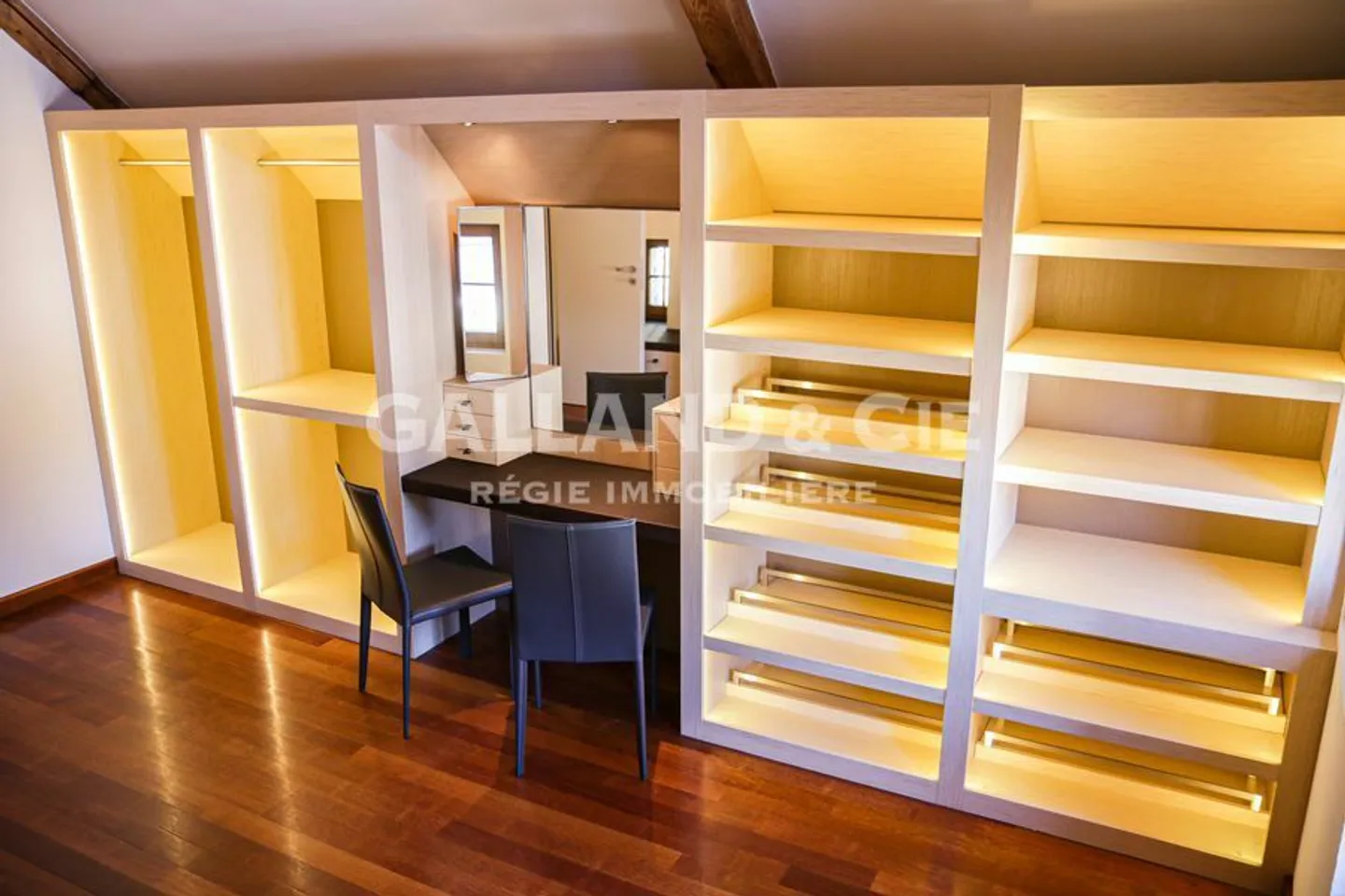 Wunderschönes, vollständig renoviertes Dorfhaus mit 6½ Zimmern - Foto 6 von 13
