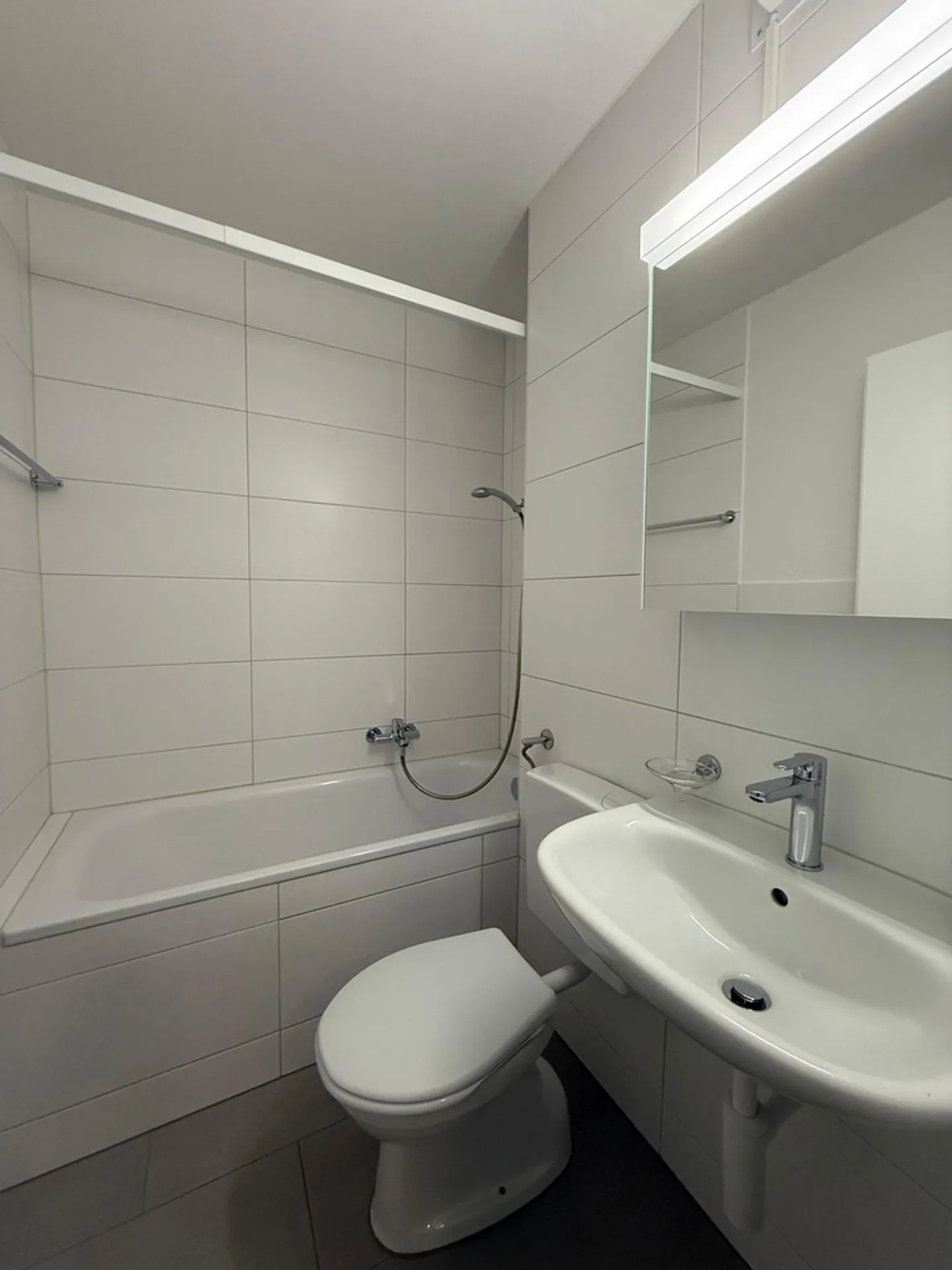 Modern 3.5-room apartment with large balcony on the 2nd floor - Photo 7 of 10