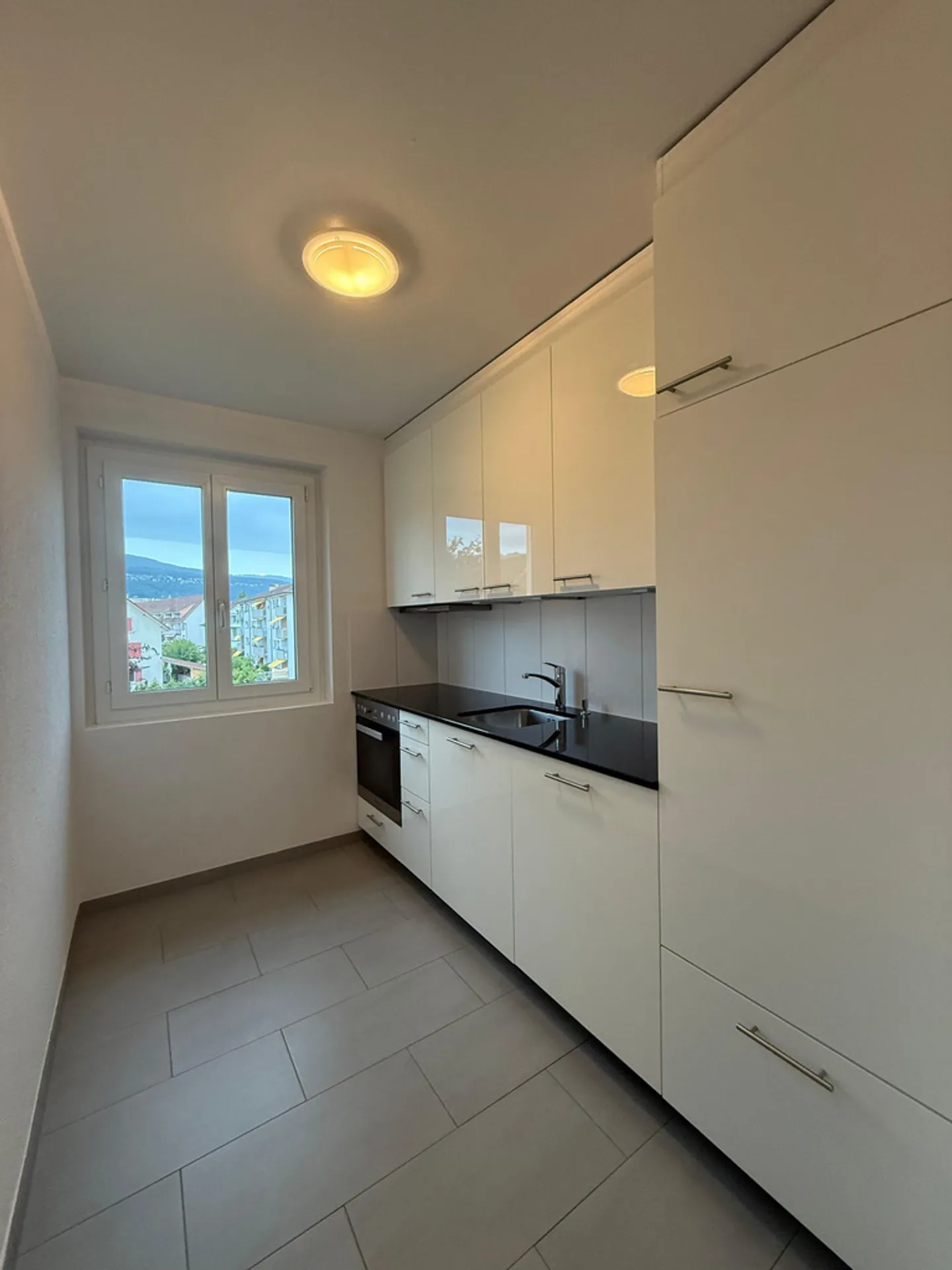 Modern 3.5-room apartment with large balcony on the 2nd floor - Photo 10 of 10