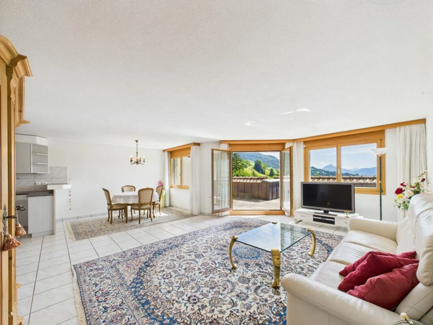 Terrace Apartment with Mountain Views - Photo 5 of 21