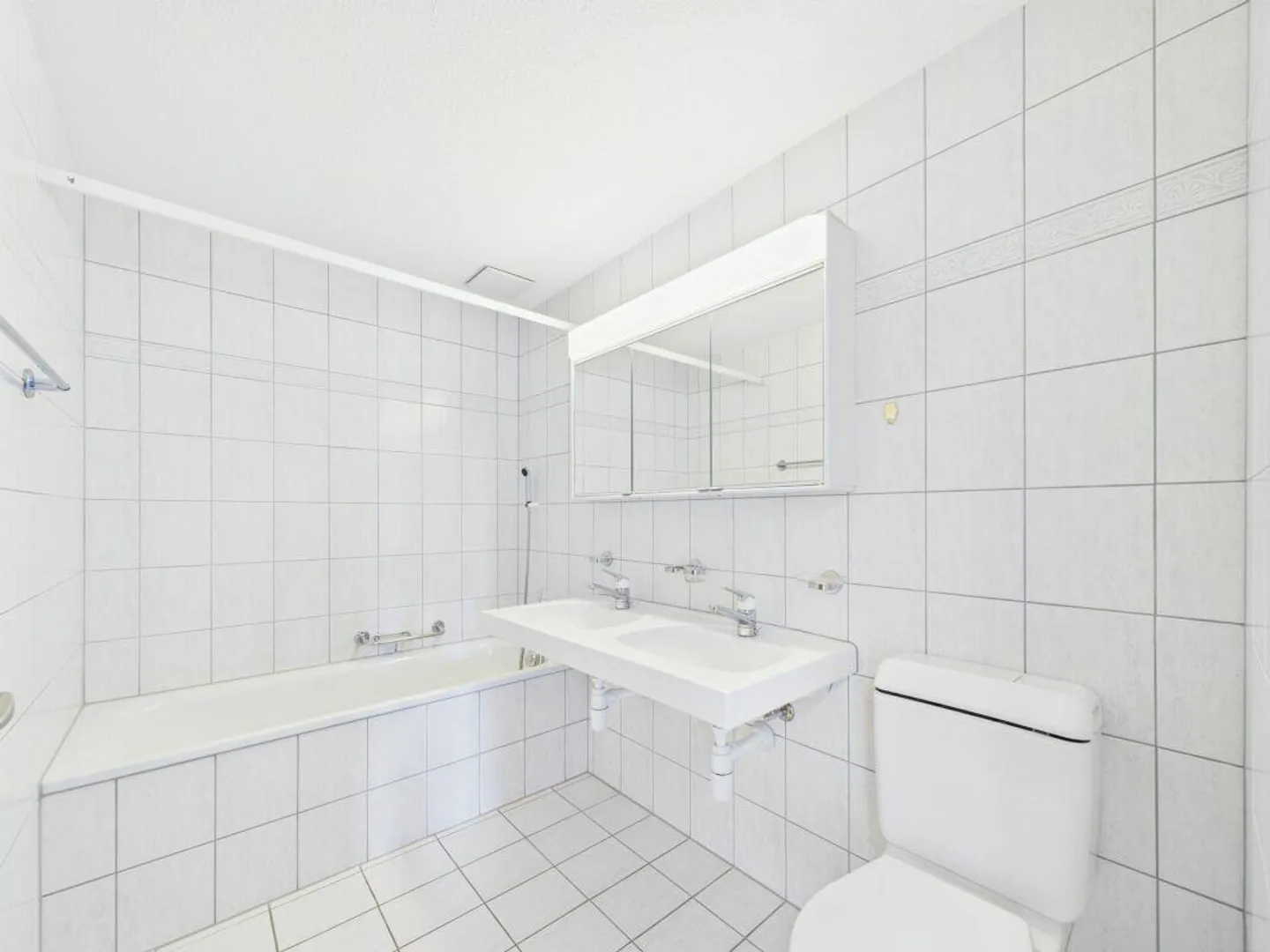 Terrace Apartment with Mountain Views - Photo 10 of 21