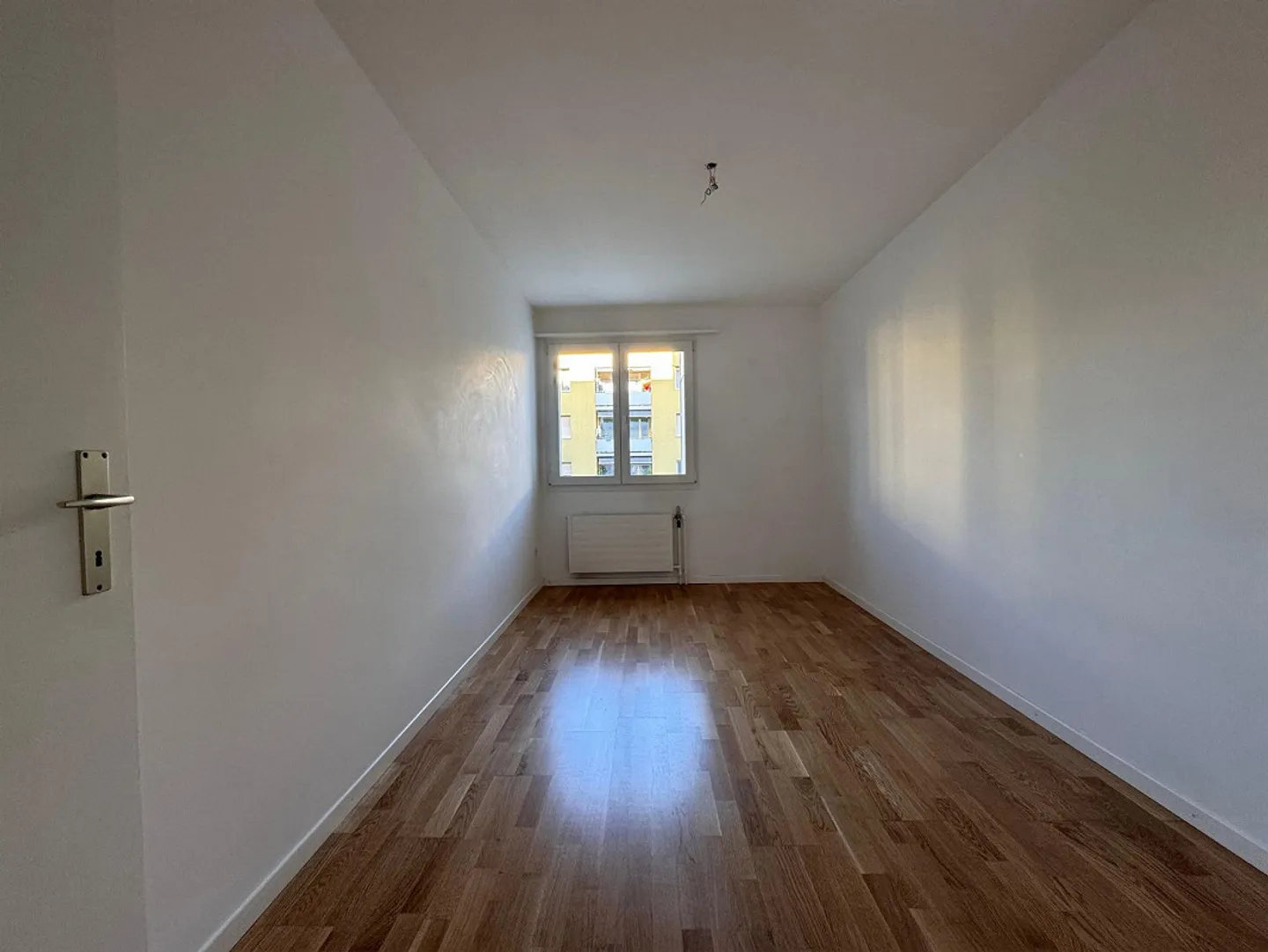 Appartamento spazioso e ben posizionato di 4,5 stanze - Foto 4 di 9