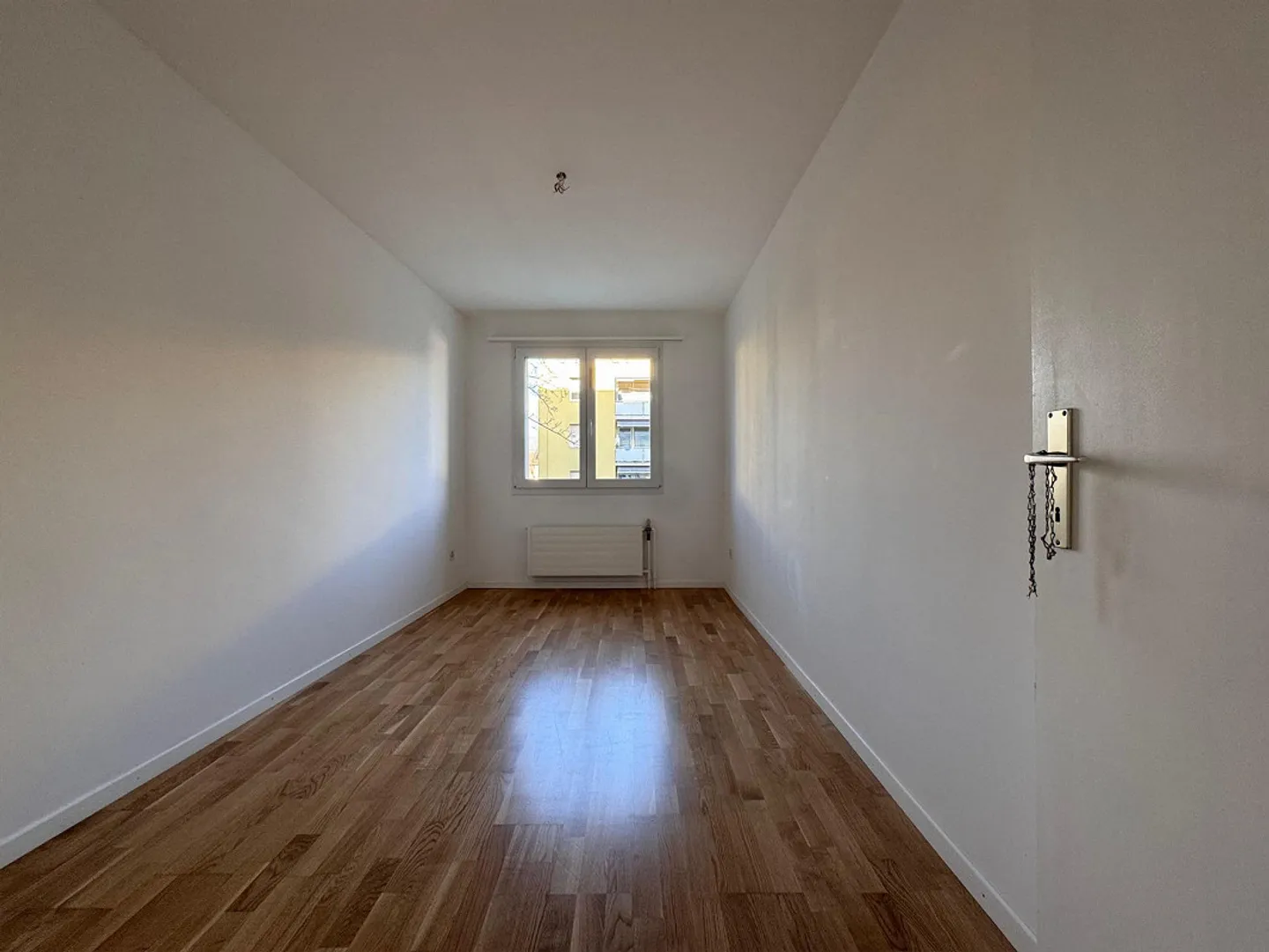 Appartamento spazioso e ben posizionato di 4,5 stanze - Foto 3 di 9