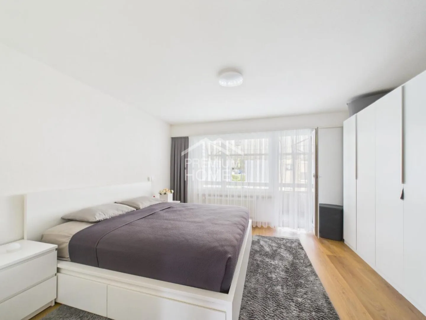 Move in, dive in, feel at home, arrive home - Photo 2 of 7