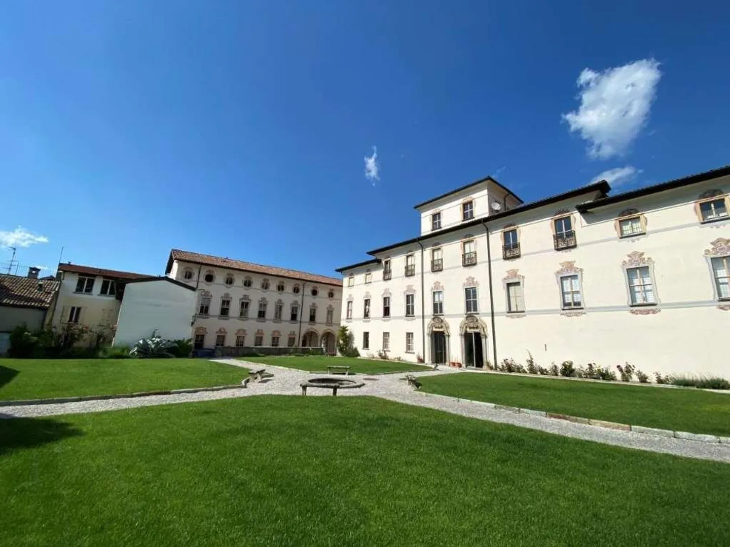 Ufficio luminoso in palazzo storico - Foto 1 di 6