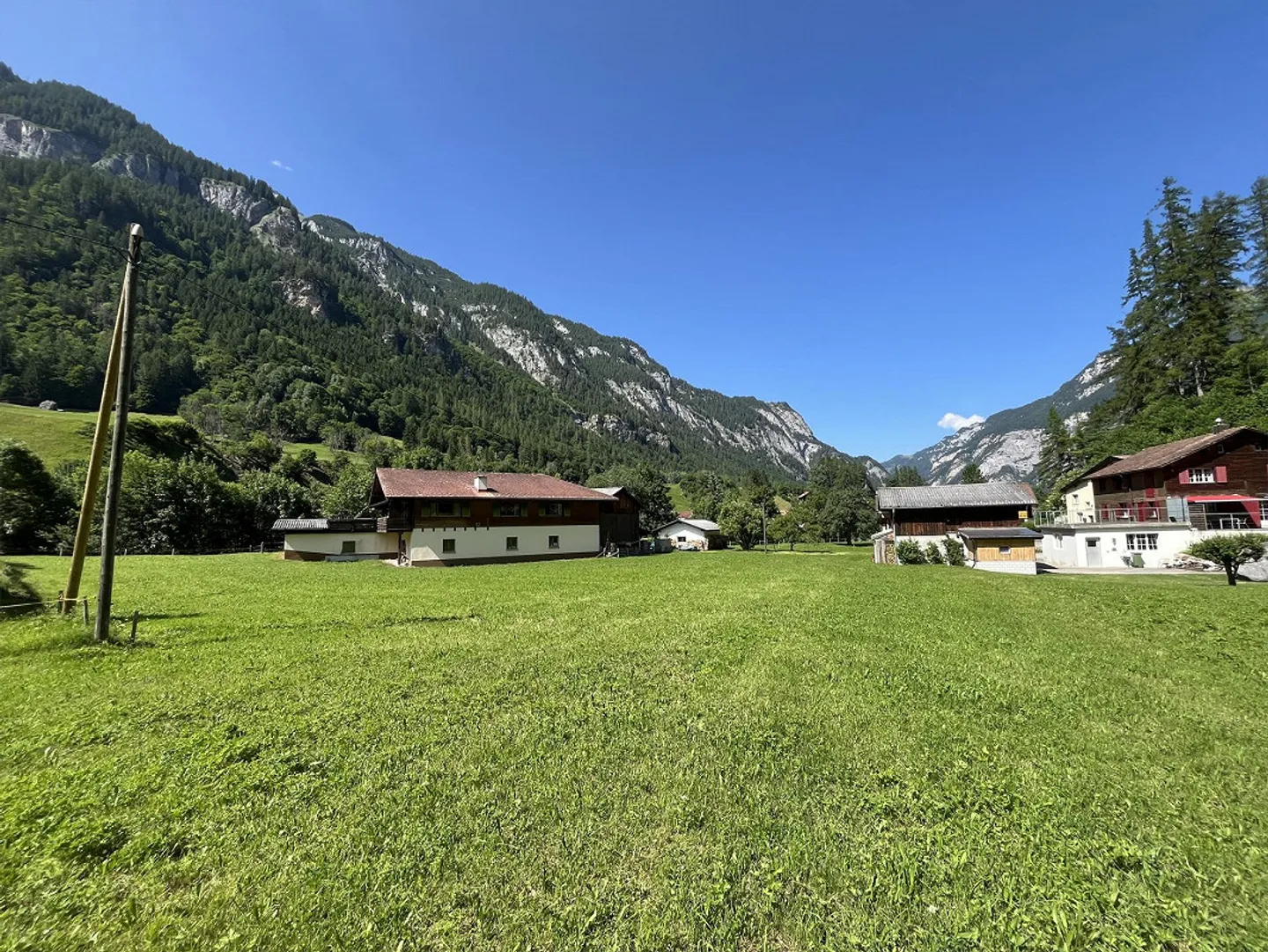 2045 m2 terreno residenziale, posizione alpina tranquilla e idilliaca, buone connessioni - Foto 4 di 9