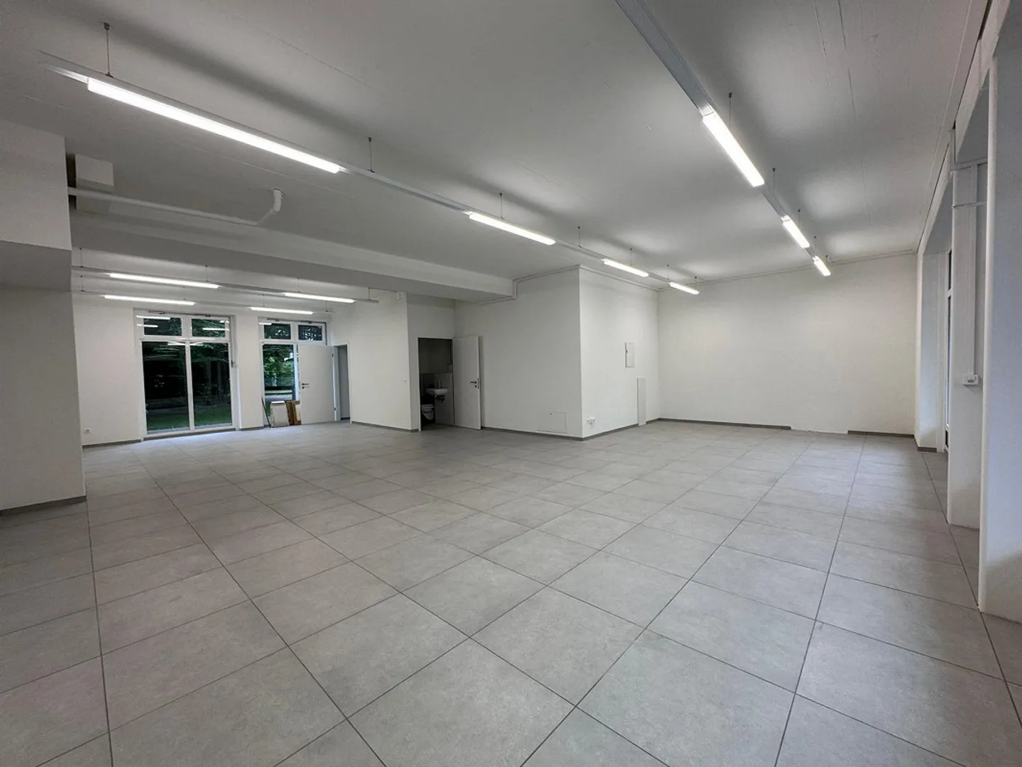 Renovierter Geschäftslokal - Foto 1 von 8