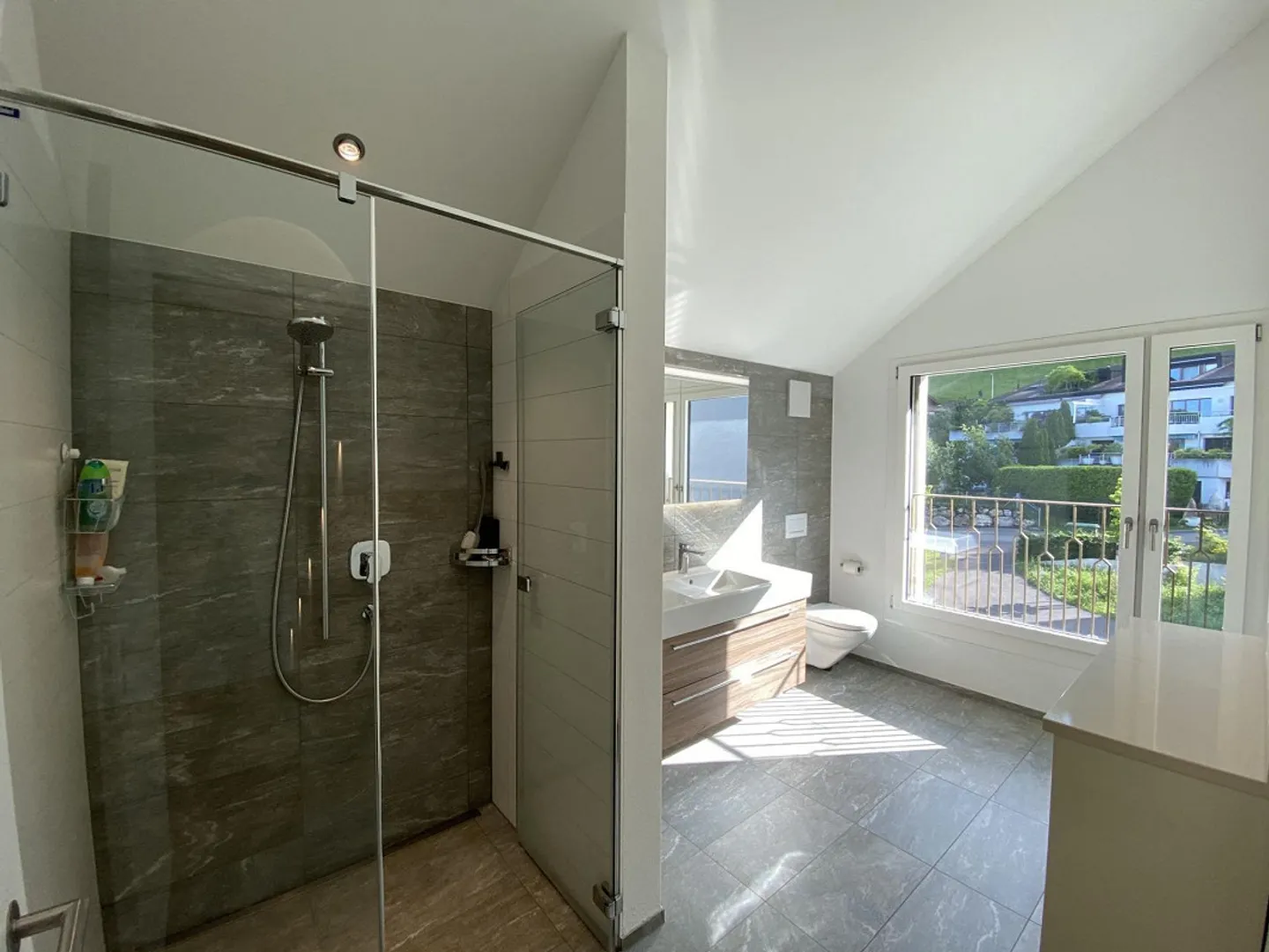Exclusive 4.5-room maisonette apartment with unique views - Photo 6 of 7