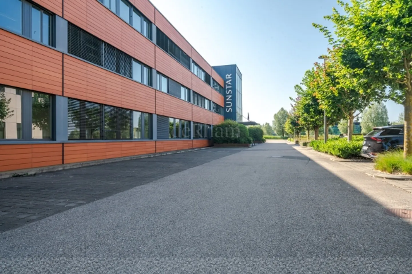 Connexya - Building of 5450m2 on 3 levels for rent - Photo 1 of 6