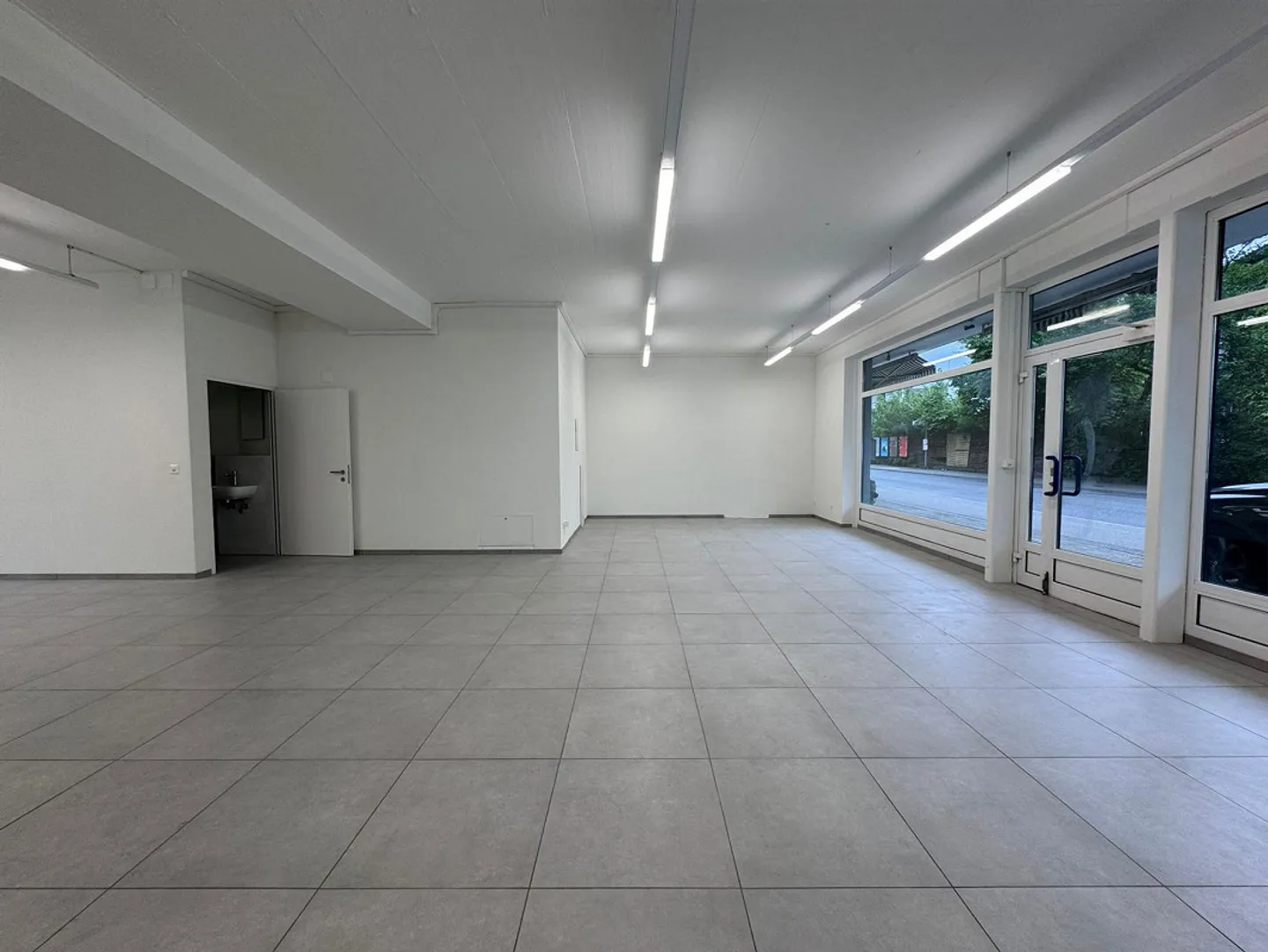 Renovierter Geschäftslokal - Foto 2 von 8