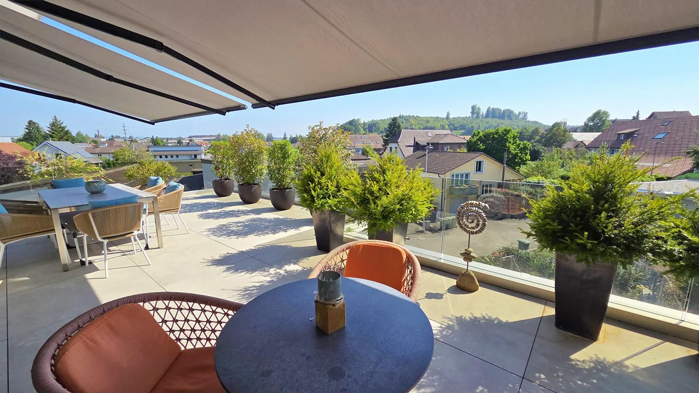 Aussergewöhnlich edle und neuwertige ATTIKA-Wohnung mit Alpensicht - Foto 2 von 19