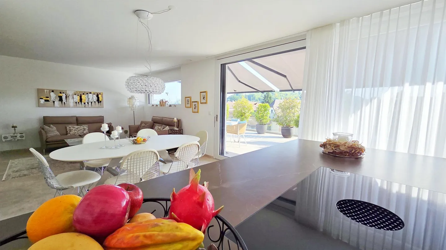 Aussergewöhnlich edle und neuwertige ATTIKA-Wohnung mit Alpensicht - Foto 3 von 19