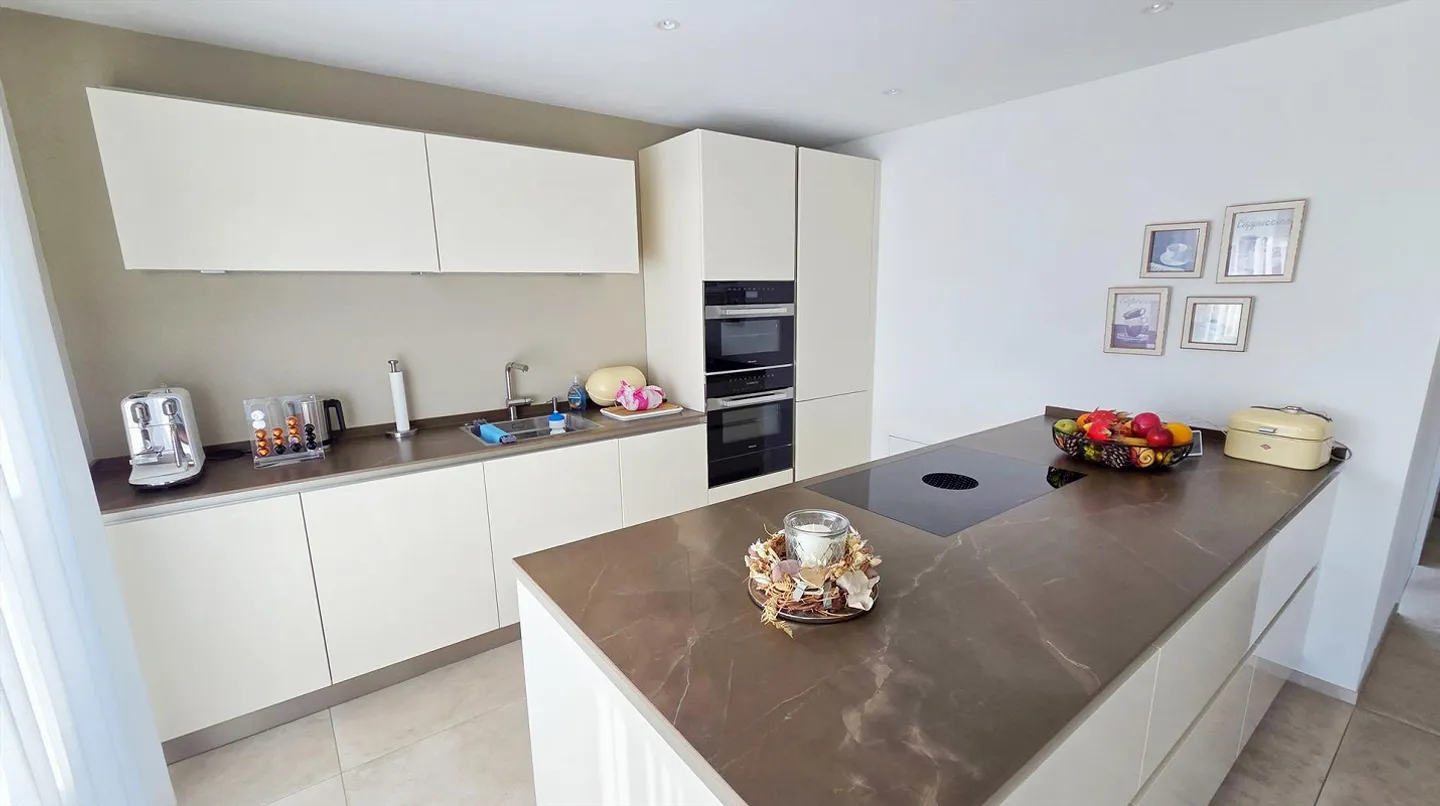 Aussergewöhnlich edle und neuwertige ATTIKA-Wohnung mit Alpensicht - Foto 9 von 19