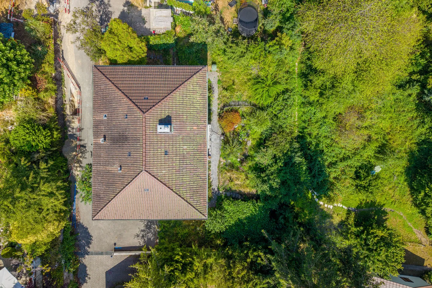 Zweifamilienhaus mit Gartenparadies und Entwicklungspotenzial - Photo 9 of 10