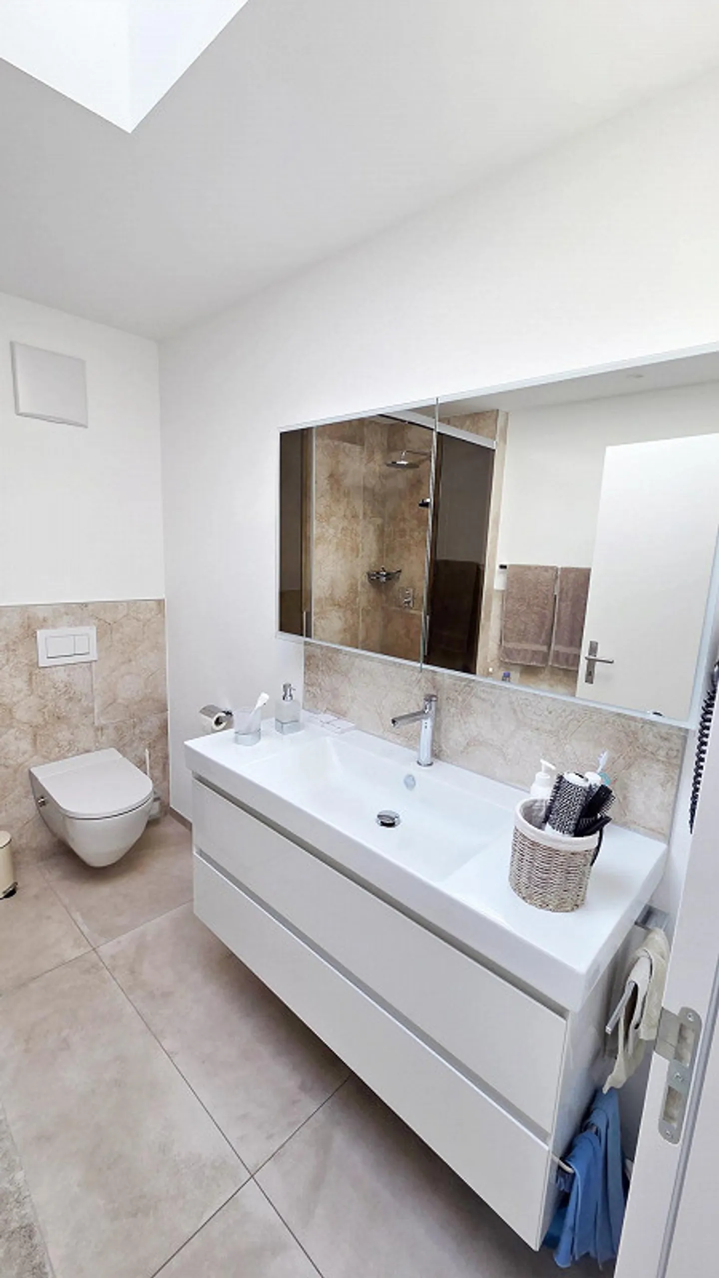 Aussergewöhnlich edle und neuwertige ATTIKA-Wohnung mit Alpensicht - Foto 16 von 19