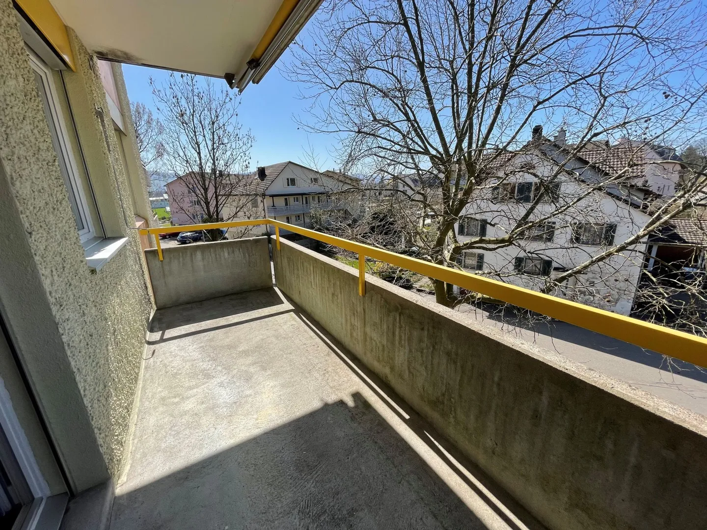 Ampio appartamento di 3,5 stanze con due balconi - Foto 1 di 10