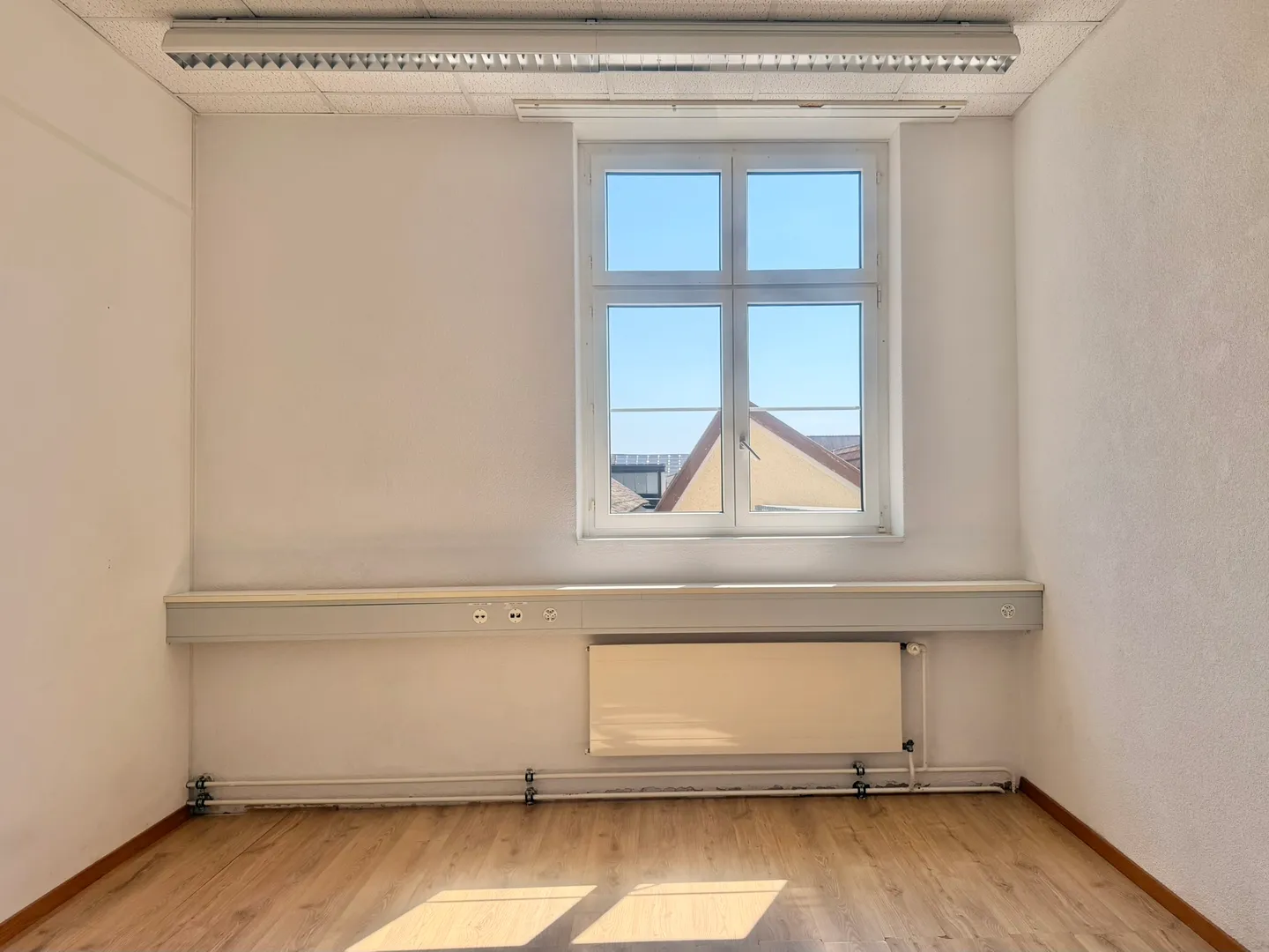 198 m² Bureaux dans un Emplacement Excellent - Photo 5 sur 9