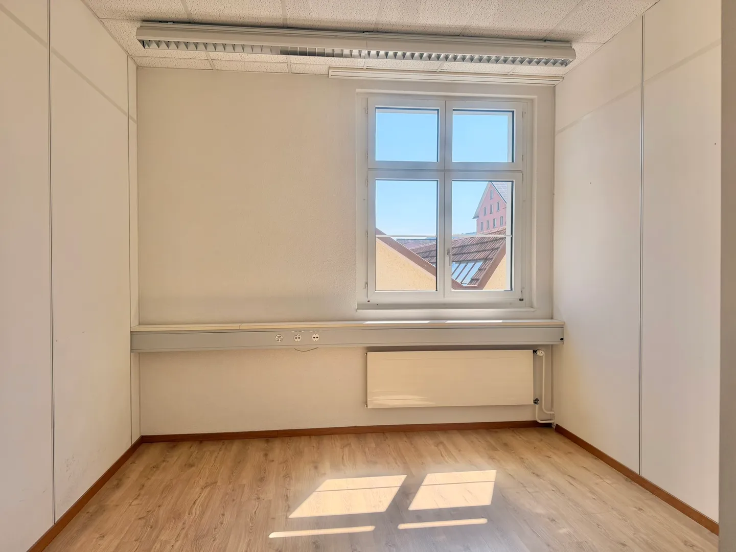 198 m² Bureaux dans un Emplacement Excellent - Photo 6 sur 9