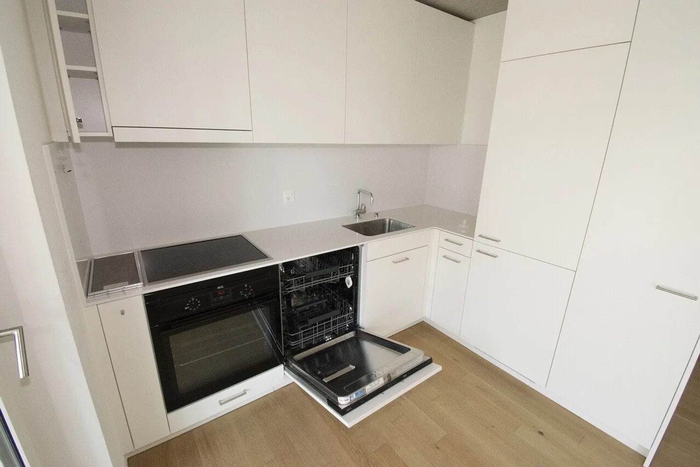 Appartement moderne et lumineux de 1,5 pièce avec machine à laver/sèche-linge combinée - Photo 2 sur 8