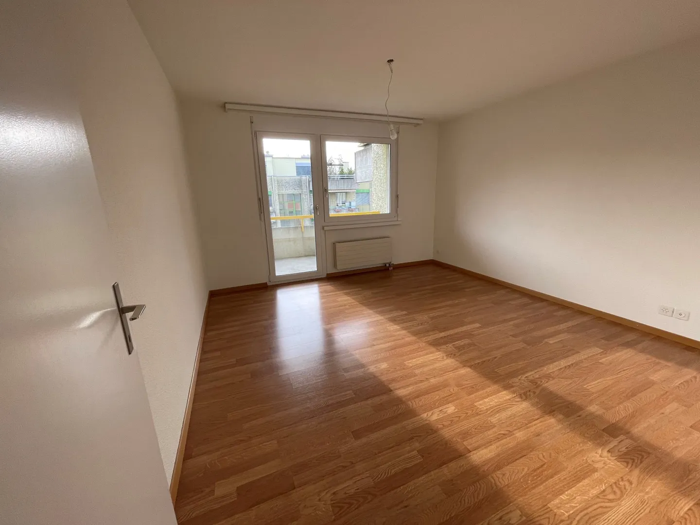 Ampio appartamento di 3,5 stanze con due balconi - Foto 6 di 10