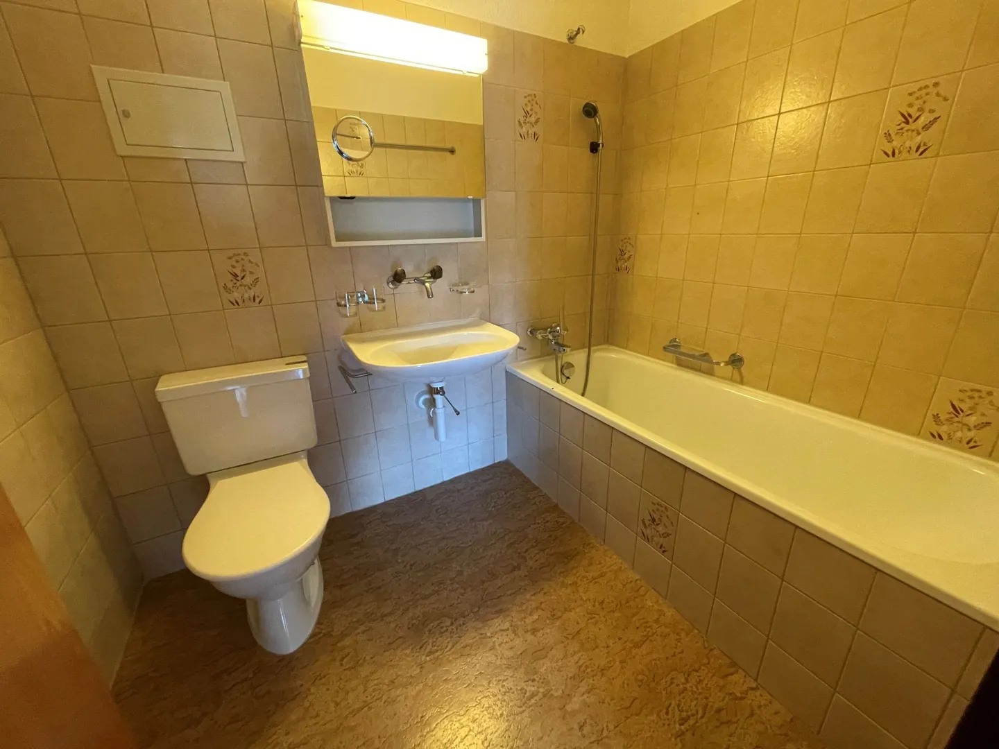 Ampio appartamento di 3,5 stanze con due balconi - Foto 8 di 10