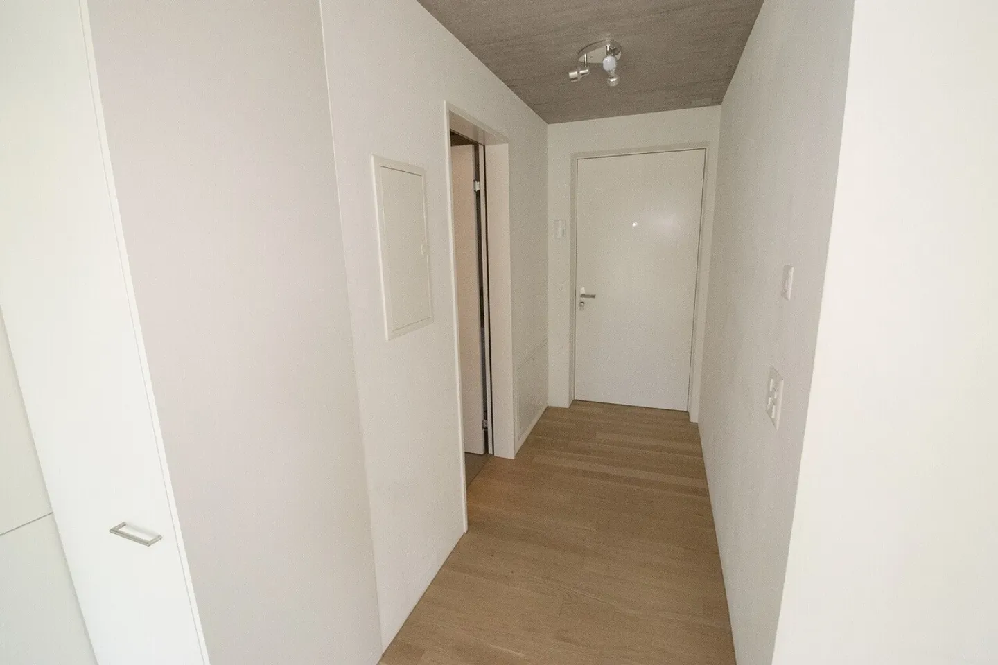 Appartement moderne et lumineux de 1,5 pièce avec machine à laver/sèche-linge combinée - Photo 4 sur 8